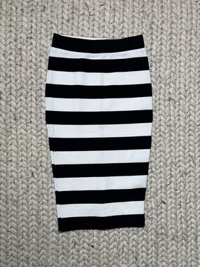 GIANN BINI - Black & White Striped Pencil Skirt - Classic Horizontal Stripe